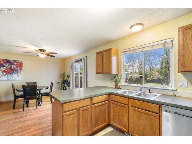 5519 Ne SKIDMORE St, Portland, OR 97218