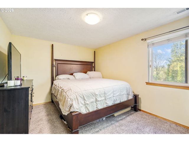 5519 Ne SKIDMORE St, Portland, OR 97218