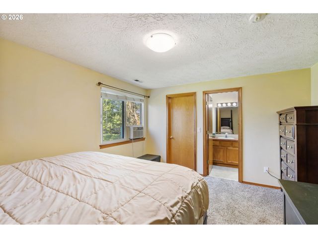 5519 Ne SKIDMORE St, Portland, OR 97218