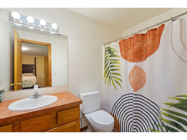 5519 Ne SKIDMORE St, Portland, OR 97218