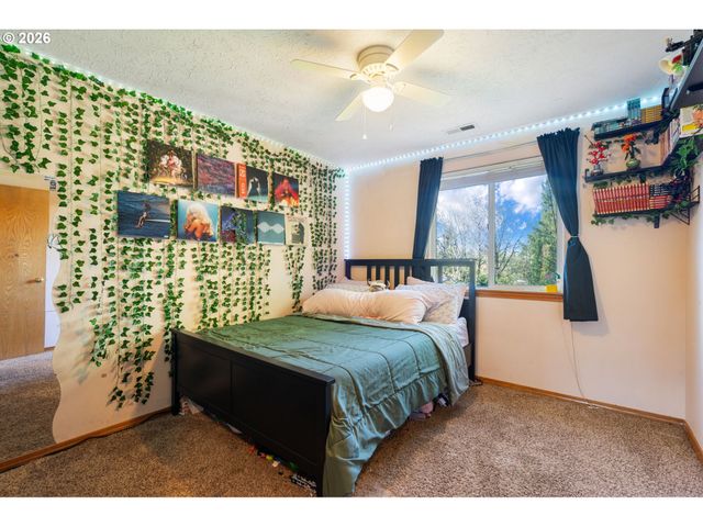 5519 Ne SKIDMORE St, Portland, OR 97218