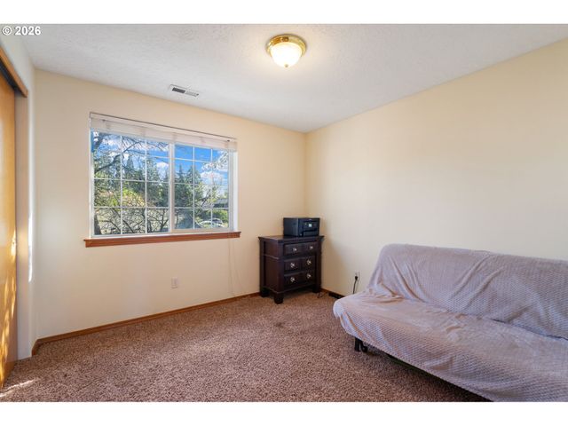 5519 Ne SKIDMORE St, Portland, OR 97218