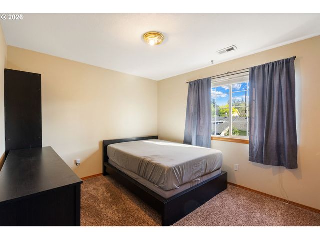 5519 Ne SKIDMORE St, Portland, OR 97218