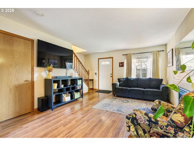 5519 Ne SKIDMORE St, Portland, OR 97218