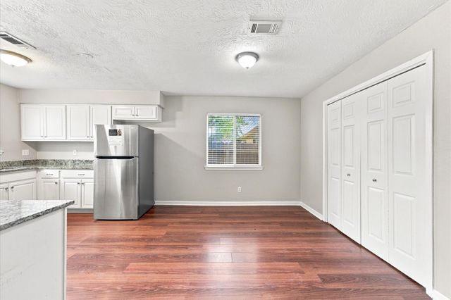 6210 Vinewood Lane, League City, TX 77573