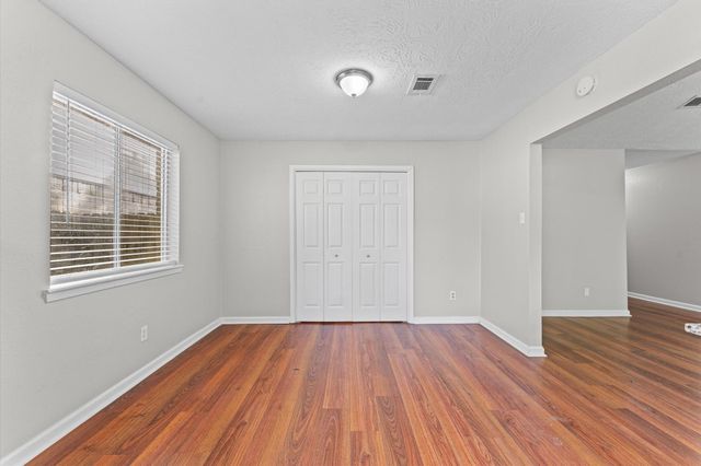 6210 Vinewood Lane, League City, TX 77573