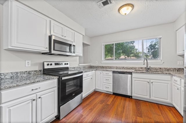 6210 Vinewood Lane, League City, TX 77573