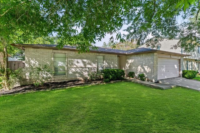 6210 Vinewood Lane, League City, TX 77573