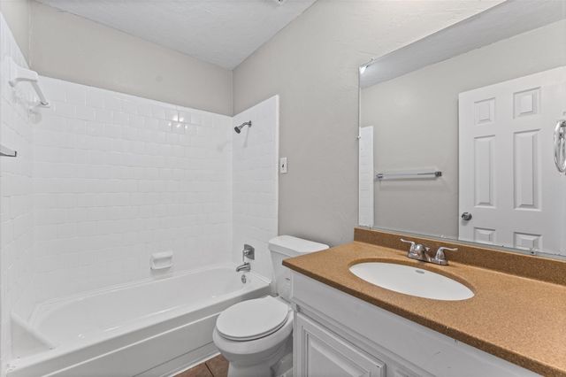 6210 Vinewood Lane, League City, TX 77573