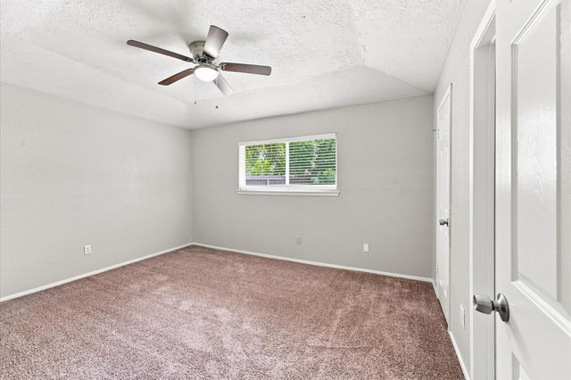 6210 Vinewood Lane, League City, TX 77573