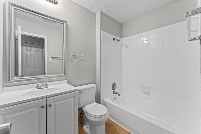 6210 Vinewood Lane, League City, TX 77573
