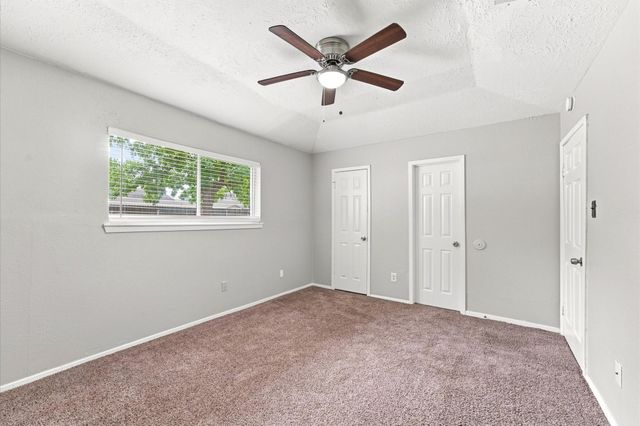 6210 Vinewood Lane, League City, TX 77573