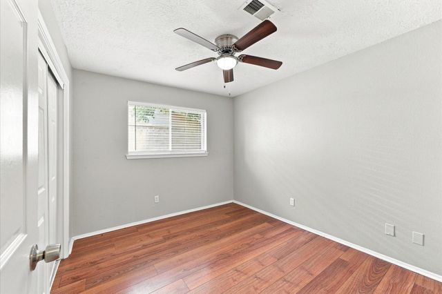 6210 Vinewood Lane, League City, TX 77573