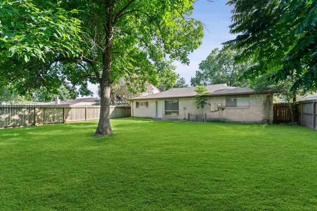 6210 Vinewood Lane, League City, TX 77573