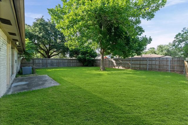 6210 Vinewood Lane, League City, TX 77573