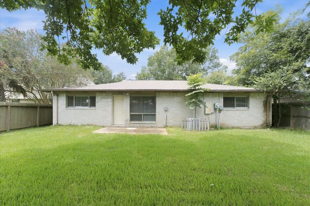 6210 Vinewood Lane, League City, TX 77573