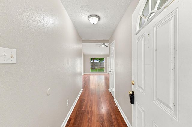 6210 Vinewood Lane, League City, TX 77573