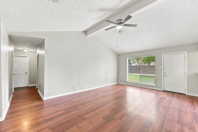 6210 Vinewood Lane, League City, TX 77573