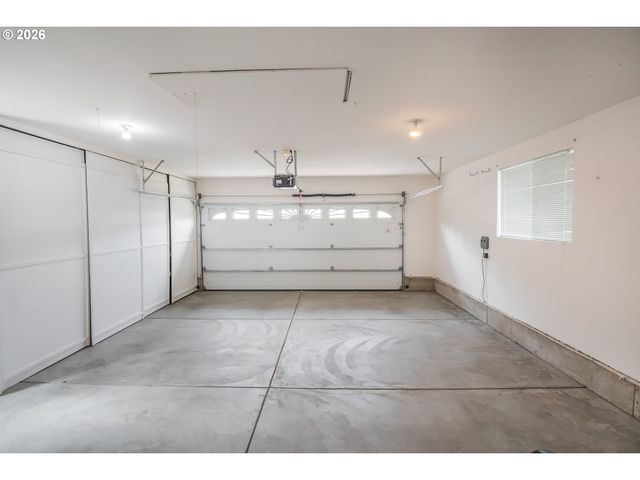 88099 LINDSAY Ln, Veneta, OR 97487