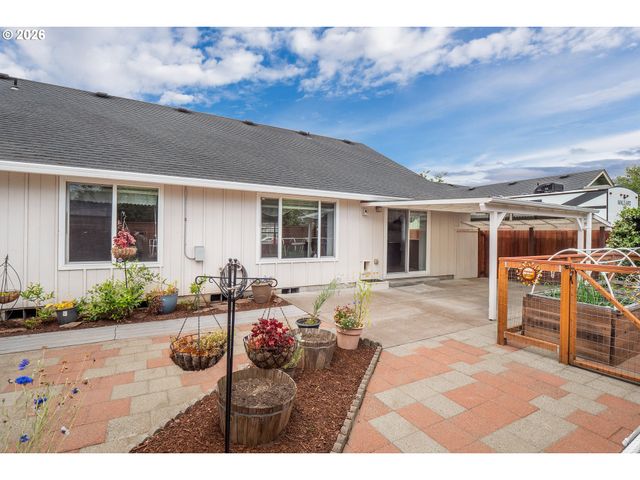 88099 LINDSAY Ln, Veneta, OR 97487