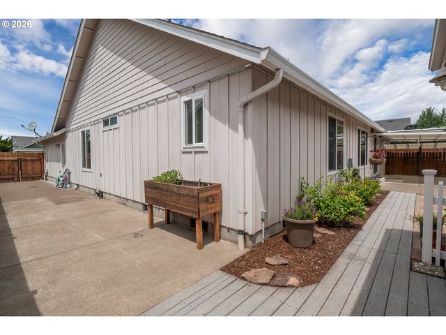 88099 LINDSAY Ln, Veneta, OR 97487