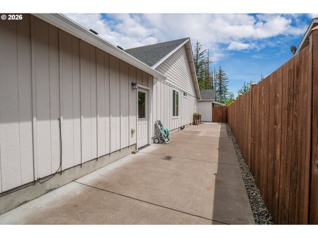 88099 LINDSAY Ln, Veneta, OR 97487