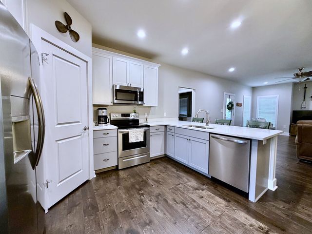 200 CHVAL DR, Counce, TN 38326