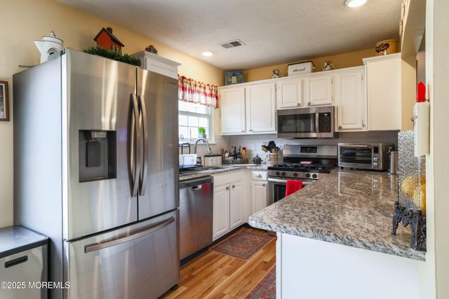 13 Sequoia Court, Barnegat, NJ 08005