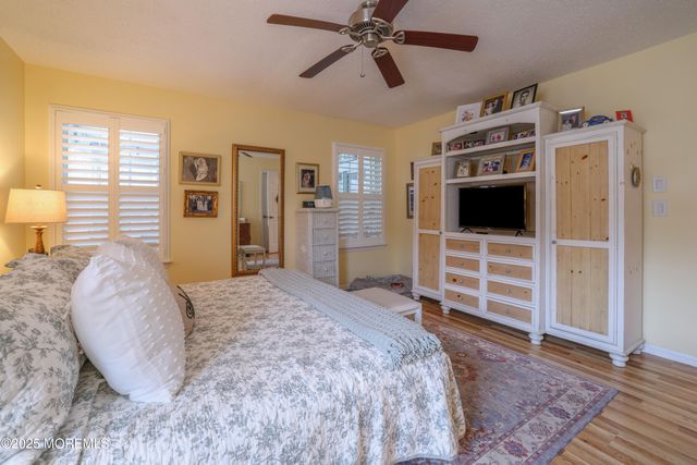 13 Sequoia Court, Barnegat, NJ 08005