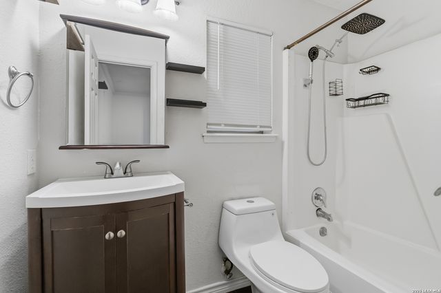 7619 PIPERS SWAN ST, San Antonio, TX 78251