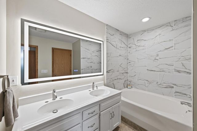 6865 Romeo Road, Woodbury, MN 55125