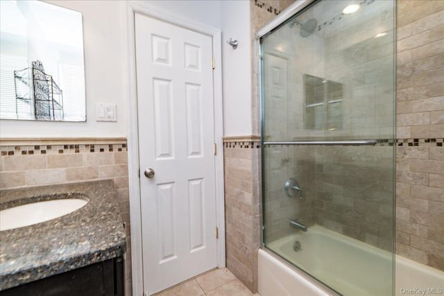 25 Aldred Avenue 1, Rockville Centre, NY 11570