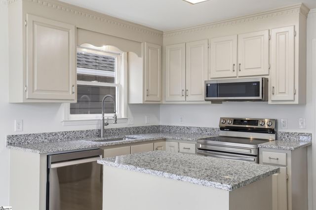 104 Luke Court, Easley, SC 29640