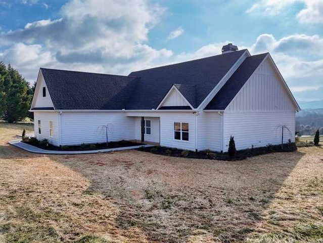 65 Club Ct, Blairsville, GA 30512