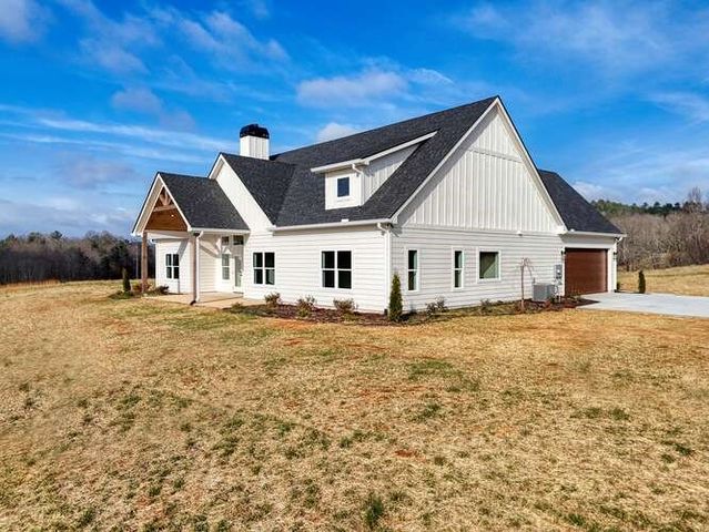 65 Club Ct, Blairsville, GA 30512