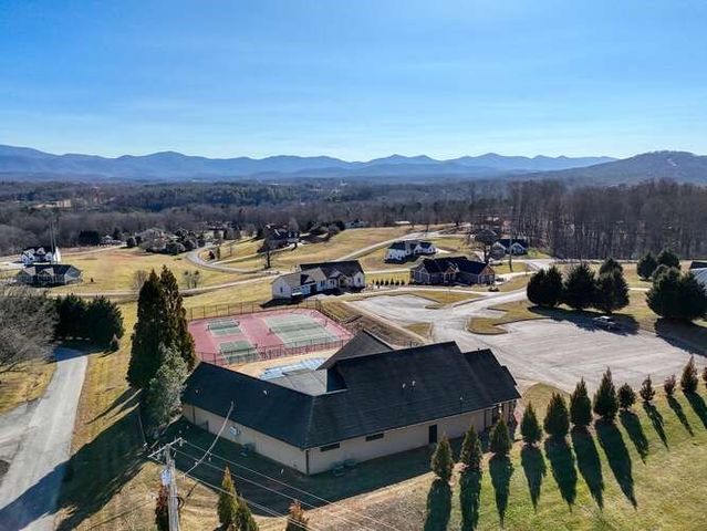 65 Club Ct, Blairsville, GA 30512