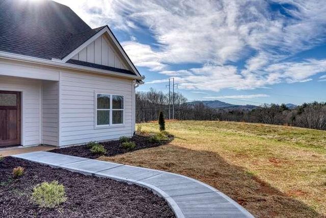 65 Club Ct, Blairsville, GA 30512