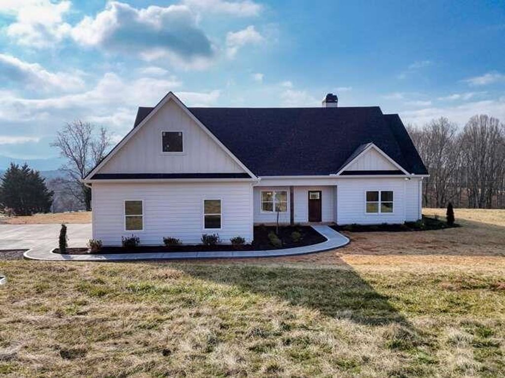 65 Club Ct, Blairsville, GA 30512