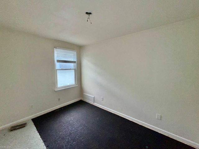 3560 Dana LN, Virginia Beach, VA 23452