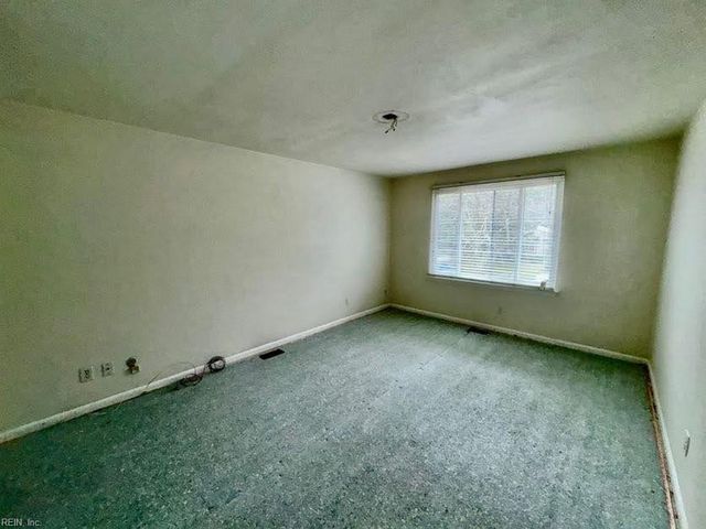 3560 Dana LN, Virginia Beach, VA 23452