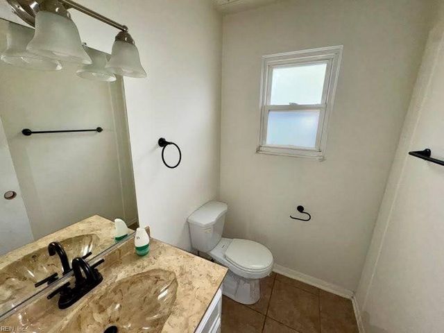 3560 Dana LN, Virginia Beach, VA 23452