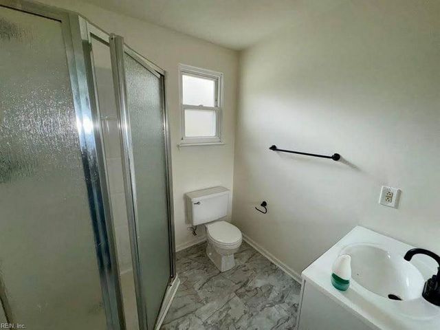 3560 Dana LN, Virginia Beach, VA 23452