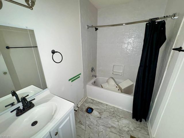 3560 Dana LN, Virginia Beach, VA 23452