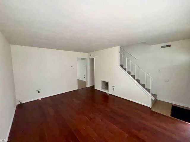 3560 Dana LN, Virginia Beach, VA 23452