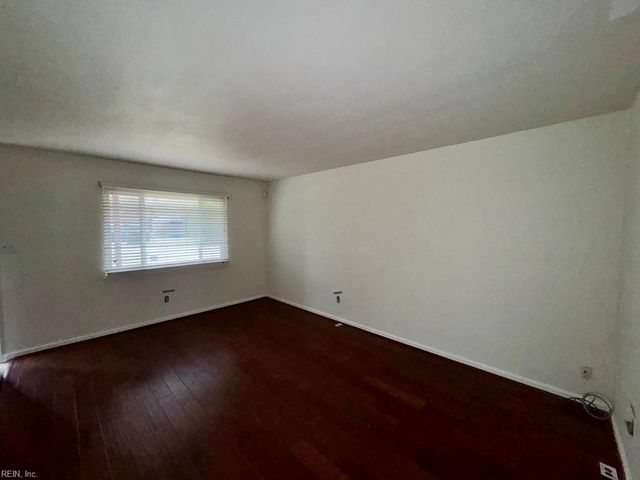 3560 Dana LN, Virginia Beach, VA 23452