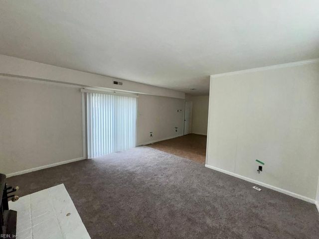 3560 Dana LN, Virginia Beach, VA 23452