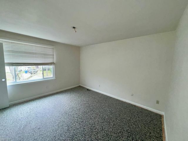 3560 Dana LN, Virginia Beach, VA 23452