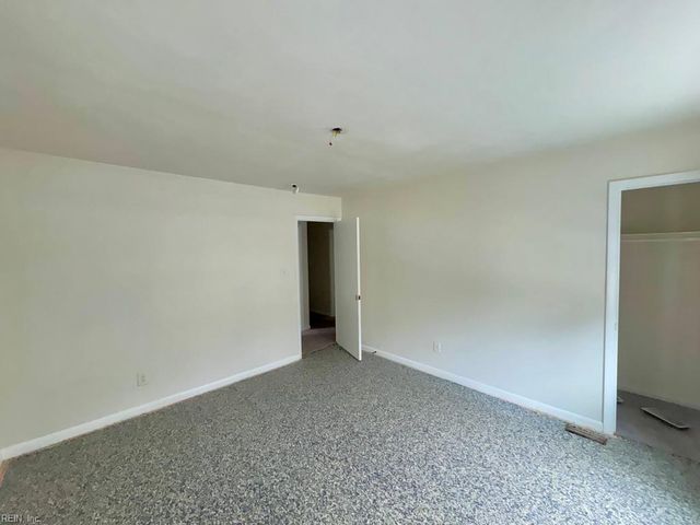 3560 Dana LN, Virginia Beach, VA 23452