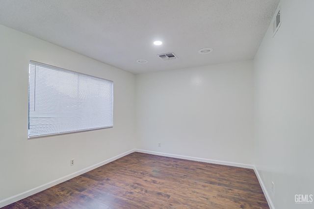 118 Village Way, Taft, CA 93268