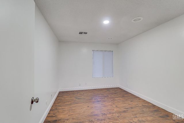 118 Village Way, Taft, CA 93268